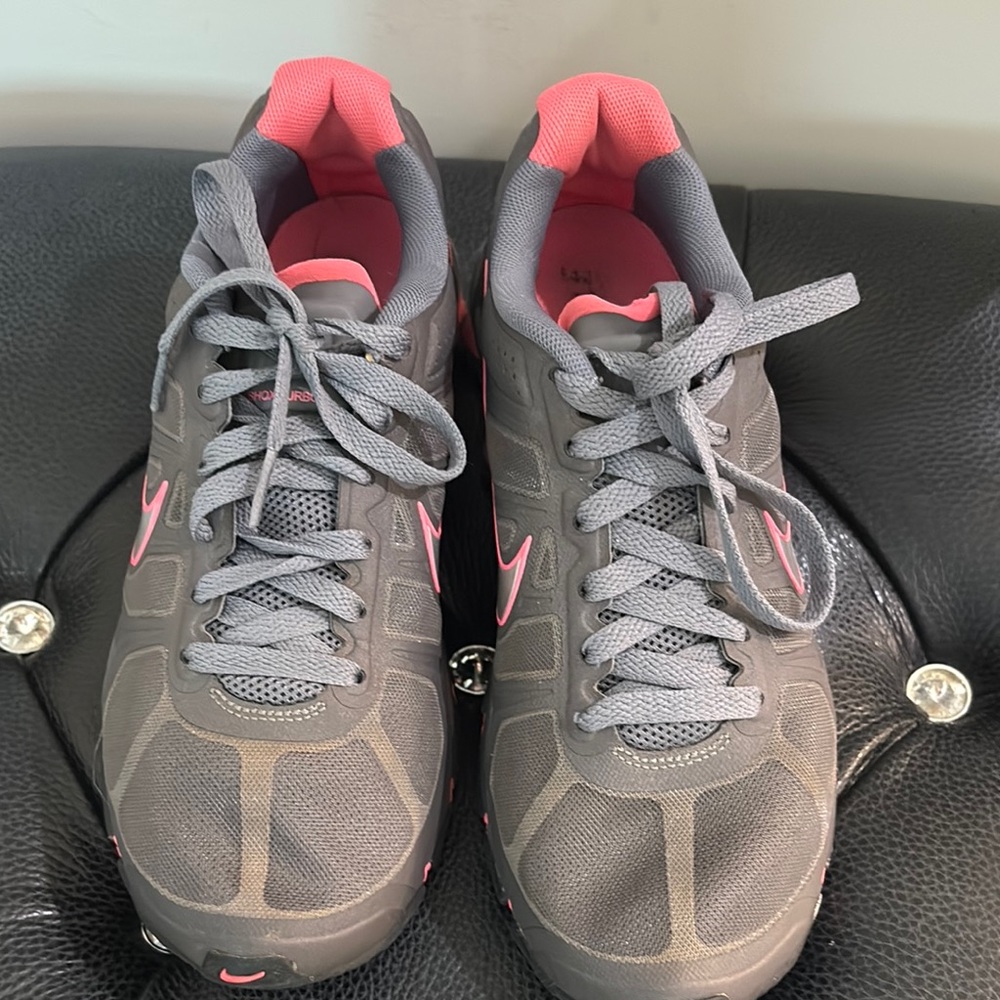 Nike Women's Athletic Shoes in Gray and Pink